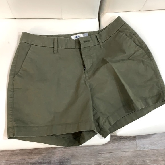 Women’s Old Navy size 2 Shorts in Dark Olive - Picture 1 of 4